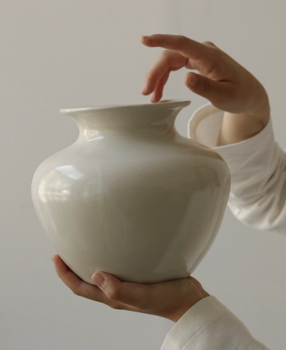 NR Ceramics short fat vase 01