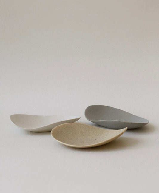 NR Ceramics small oval plate 08