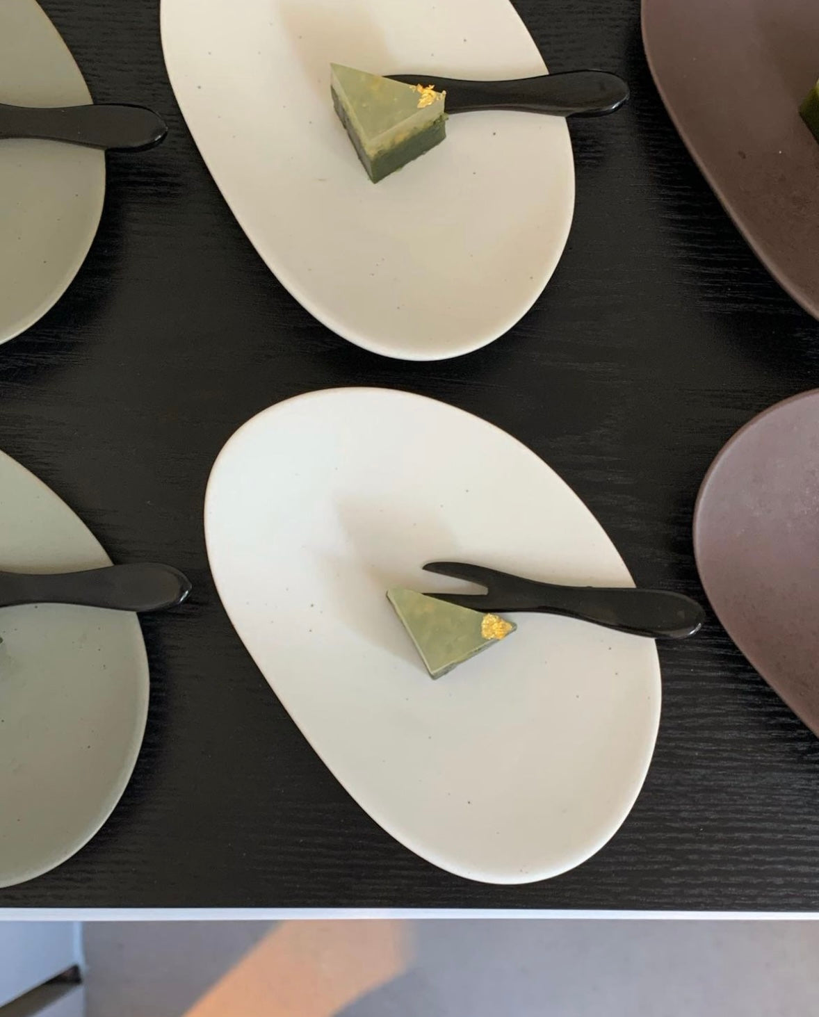 NR Ceramics small oval plate 08